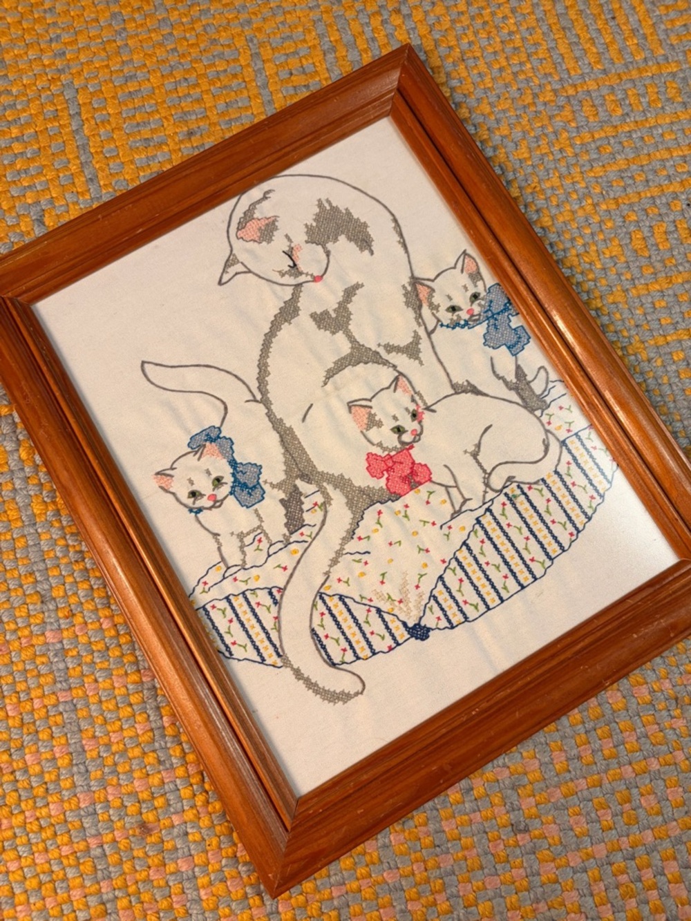 🐈✨ Vintage Embroidered Cat & Kittens Framed Needlework Wall Art ✨🐈